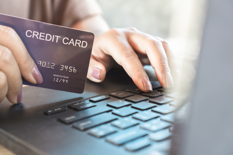 Kreditkort och dator